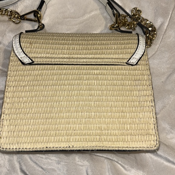 ALDO CREWEL STITCH WHITE FLORAL CROSSBODY STRAW PURSE HANDBAG
GOLD HARDWARE - Picture 3 of 9